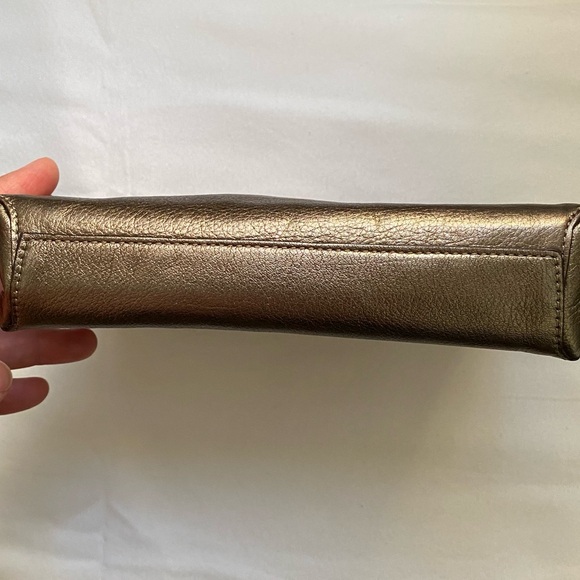 Coach Metallic Leather Wristlet - Barely Used - Excellent Condition! - Picture 4 of 6